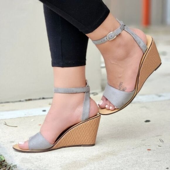 Grey Suede Wedge Sandals Women’s Buckle Closure Shoes - Picture 2 of 5